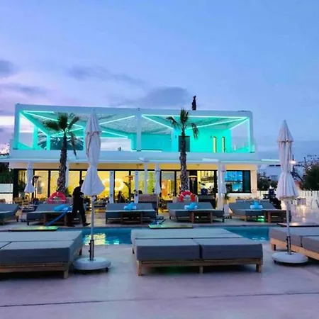 Villa Oasis By The Sea In *